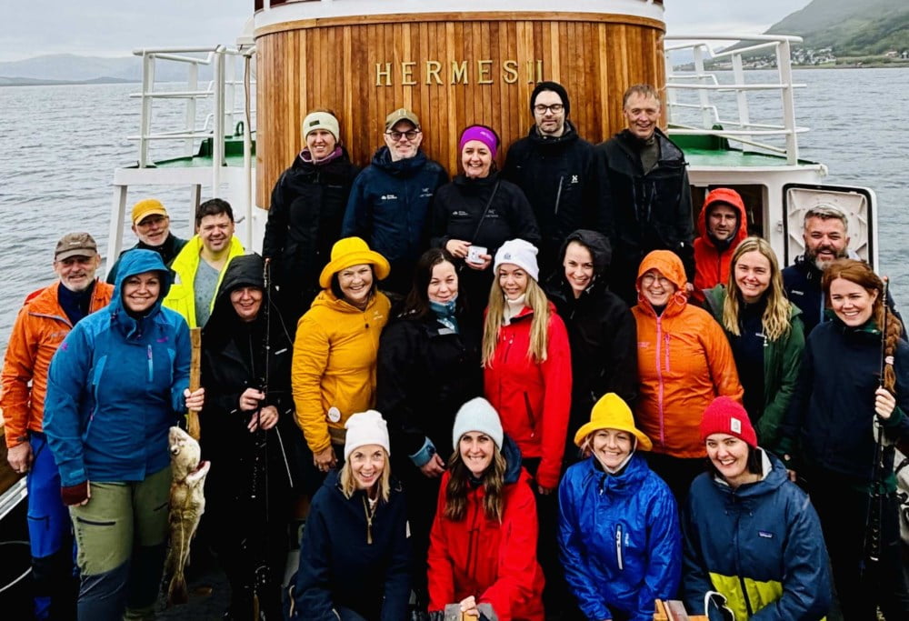Ansatte på fisketur med Hermes II
